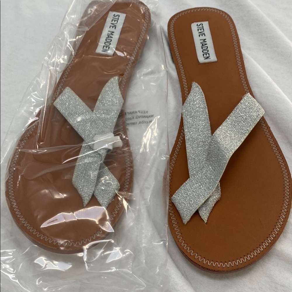 Steve Madden Silver Showoff sandals - (toe ring style)